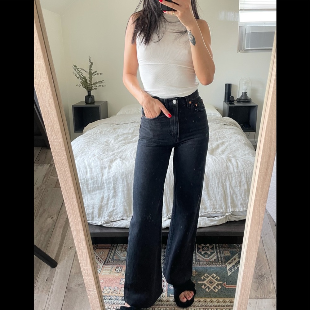Levis rib cage wide leg jean like new